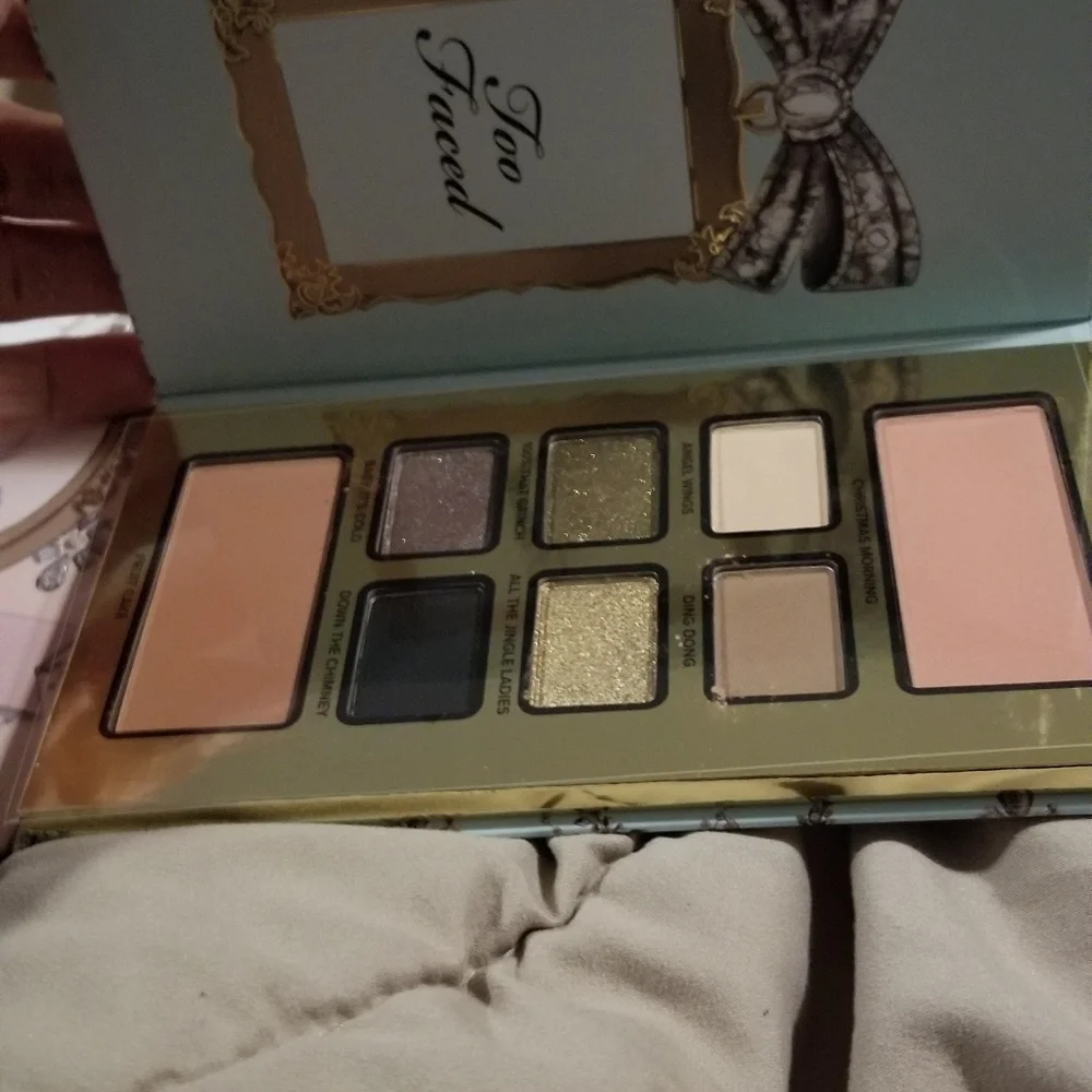 Makeup Set - Picture 3 of 12